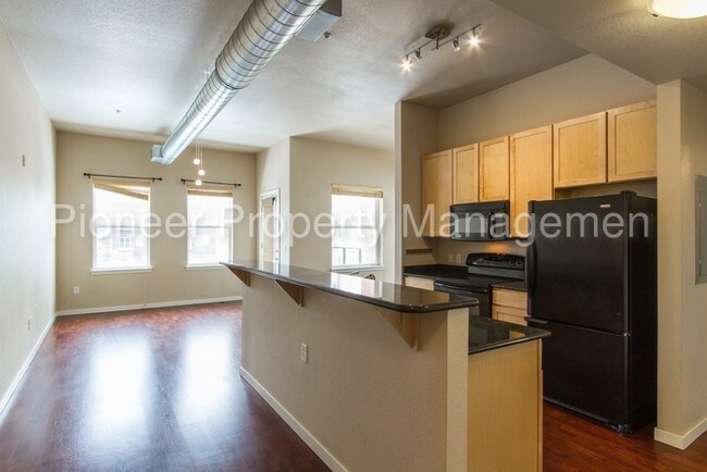 Foto del edificio - LoHi Condo with 2 Assigned Parking Spaces