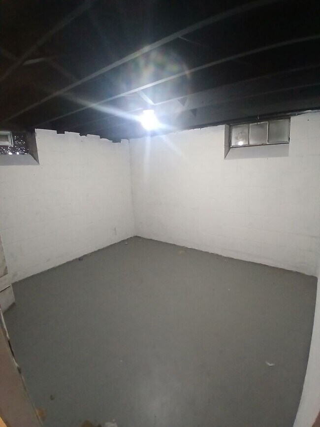 Building Photo - 3 Bedroom Bungalow