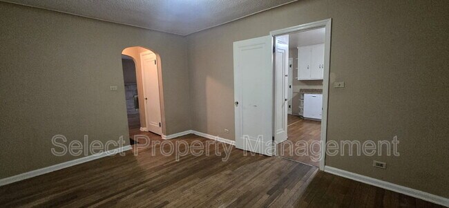 Foto del edificio - 7610 W Jefferson Blvd