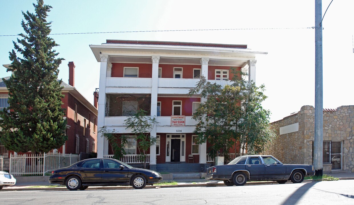 Building Photo - 1216 E Yandell Dr