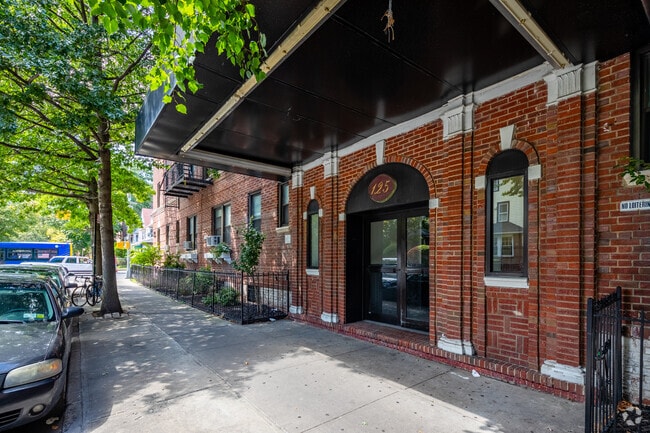 Building Photo - 125 Hawthorne St