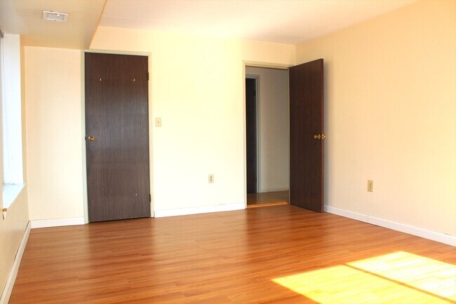 Foto del edificio - 1243 Beacon St