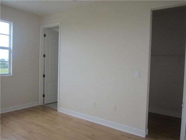 Foto del edificio - 419 SW 147th Ave