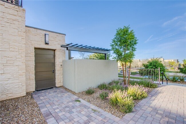 Building Photo - 10960 Merito Ct