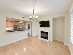 Building Photo - 5625 Crescent Prk W