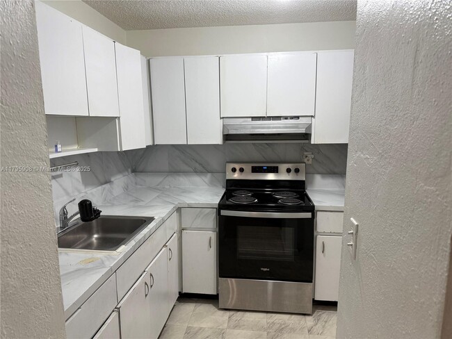 Foto del edificio - 7711 SW 56th St