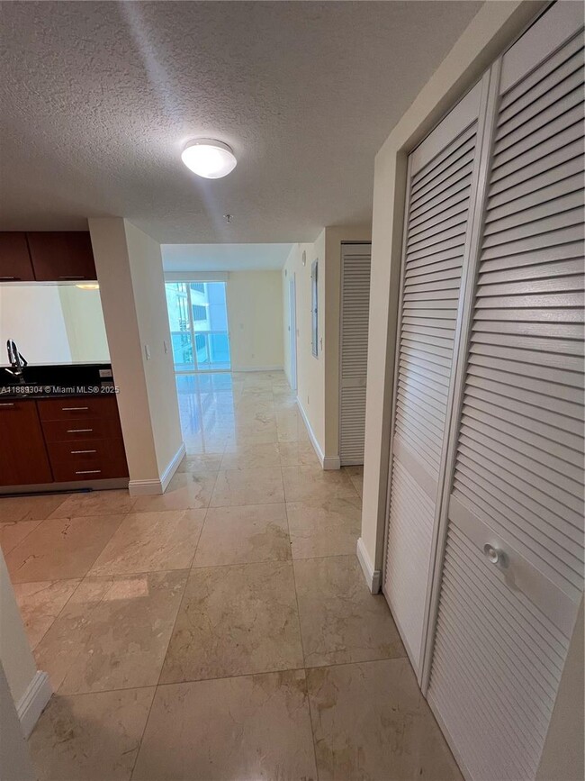 Foto del edificio - 1800 N Bayshore Dr