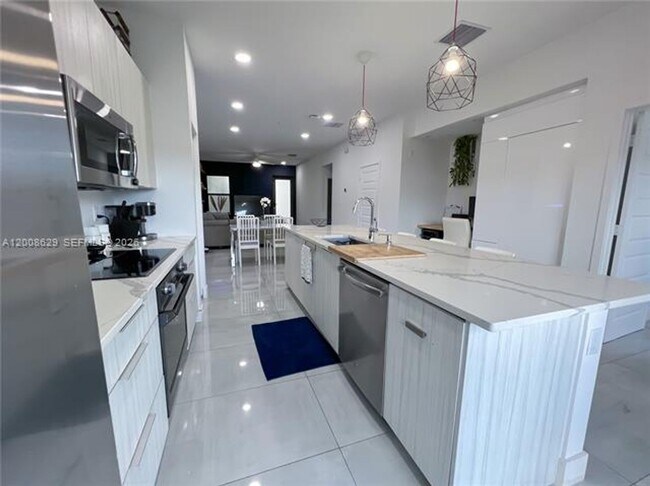 Foto del edificio - 7825 NW 104th Ave