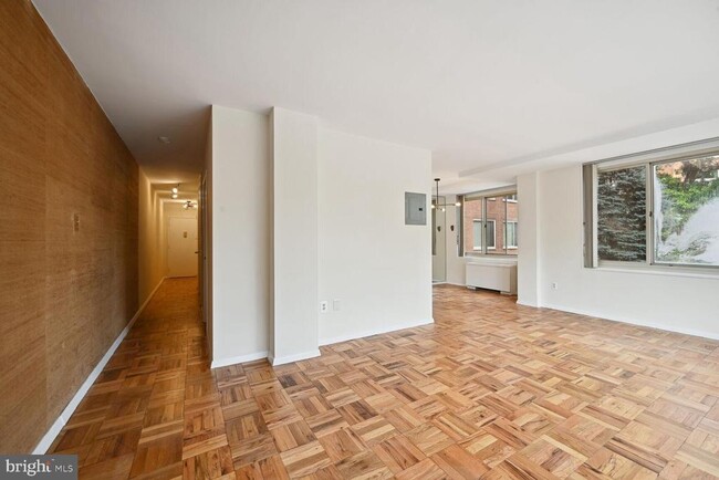 Foto del edificio - 4000 Tunlaw Rd NW