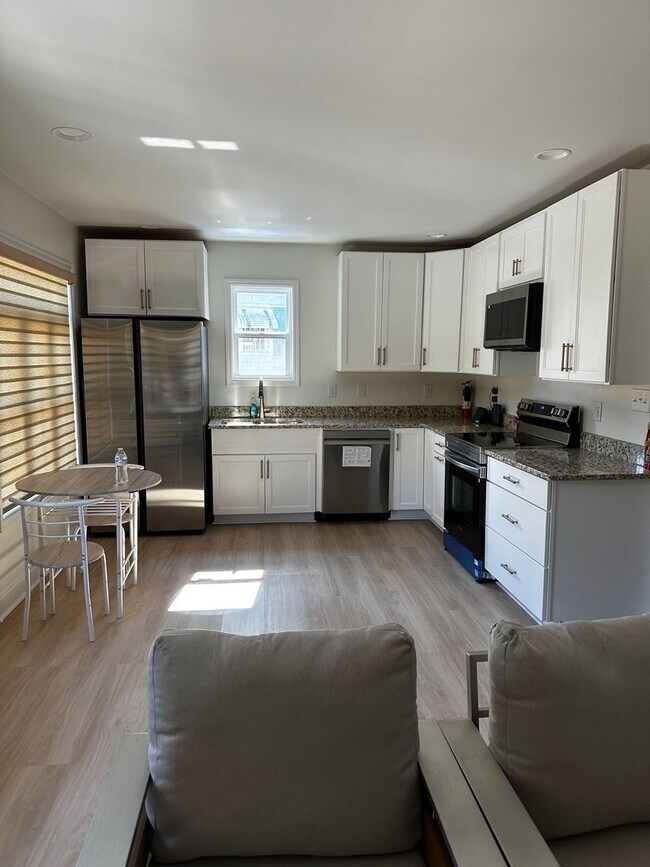 Building Photo - Charming 2BR House in Fayetteville