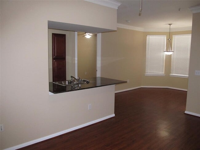 Building Photo - 7575 Kirby Dr
