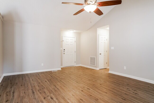 Foto del edificio - 203 Zircon Ln