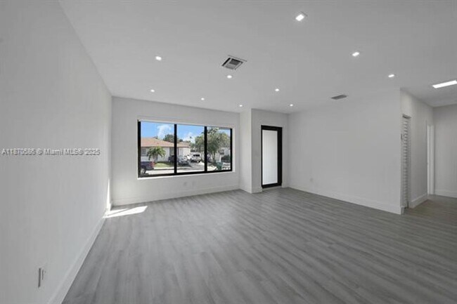 Foto del edificio - 1103 SW 12th St