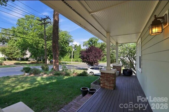 Building Photo - 2508 Rozzelles Ferry Rd