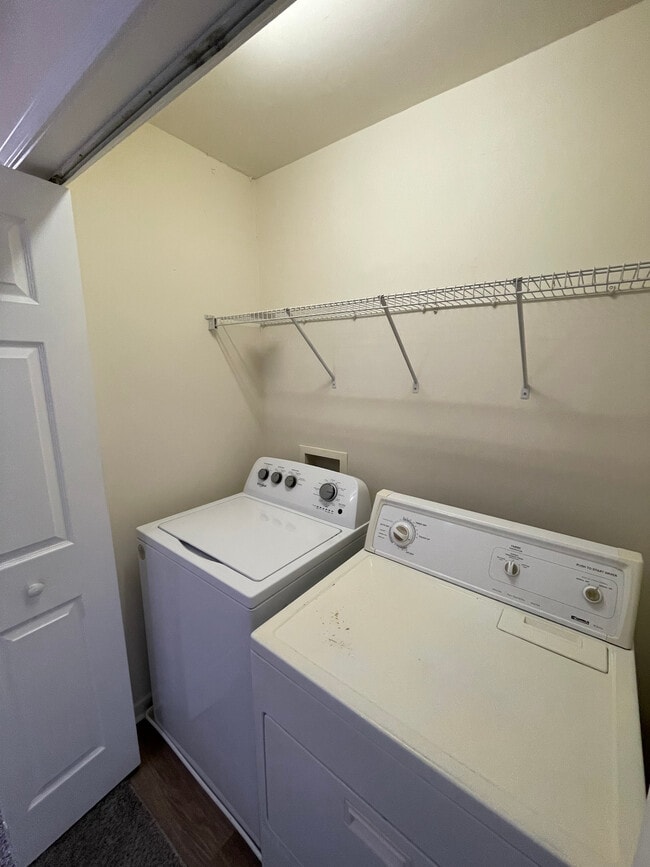 Foto del edificio - 4007 Clinton Ln