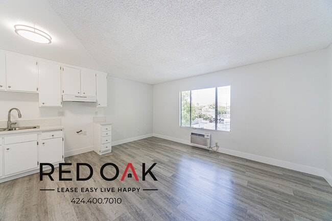 Building Photo - 12883 San Fernando Rd