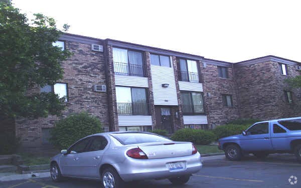 Primary Photo - 192 Gladstone Dr