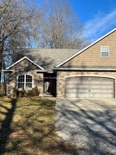 Building Photo - 305 S McVicker Dr