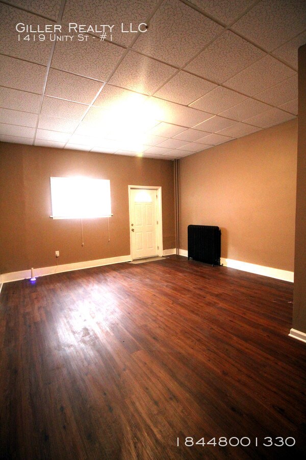 Building Photo - Newly Rehabbed 1 Bedroom Apartment Available!