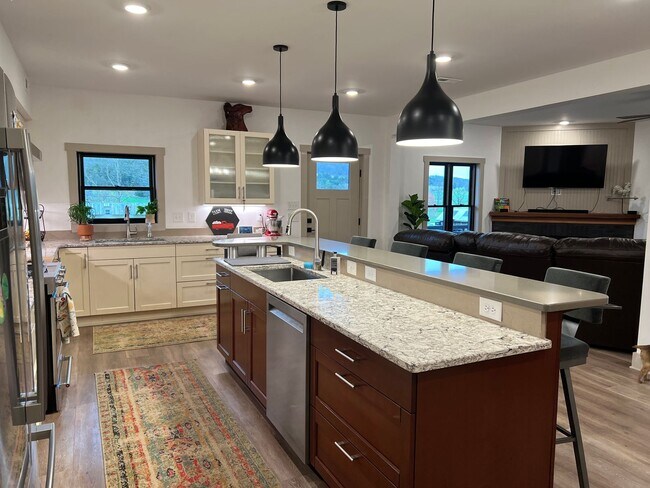 Building Photo - Home on Beautiful Farm and Vineyard Minute...