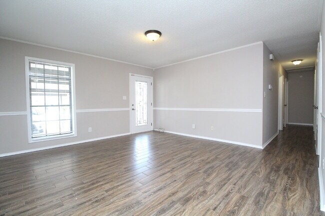 Foto del edificio - Updated 3/2 Brick Home in Northeast Pensac...