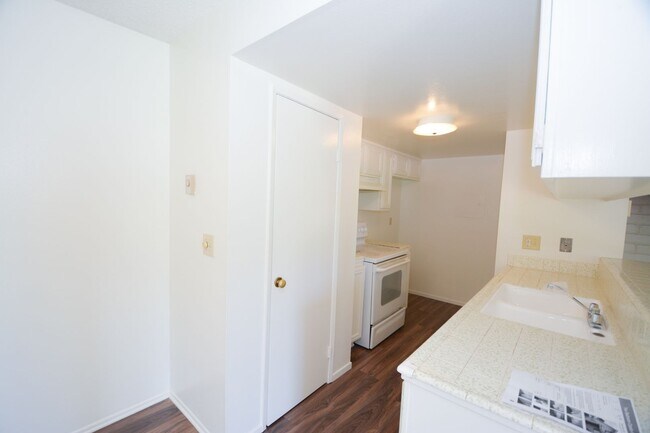 Foto del edificio - 1202 Portola Rd