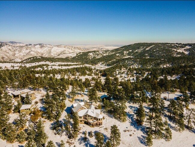 Foto del edificio - 24366 Cody Park Rd