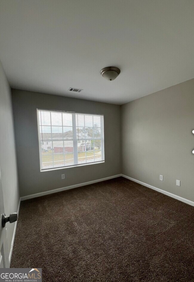 Foto del edificio - 733 Wheel House Ln