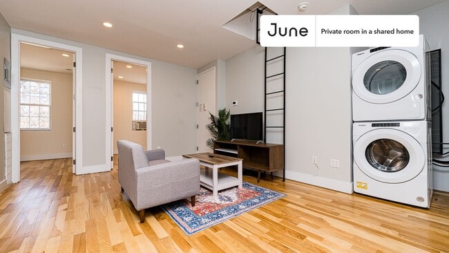 Building Photo - Room in Shared 4 bed/1 bath home