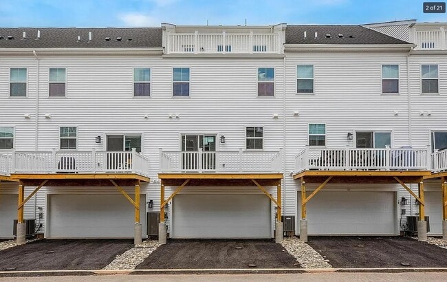 Foto del edificio - 5 E Front St