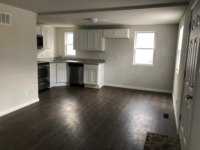 Building Photo - 125 Borton Dr