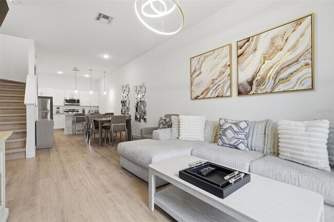 Building Photo - 285 Famagusta Dr