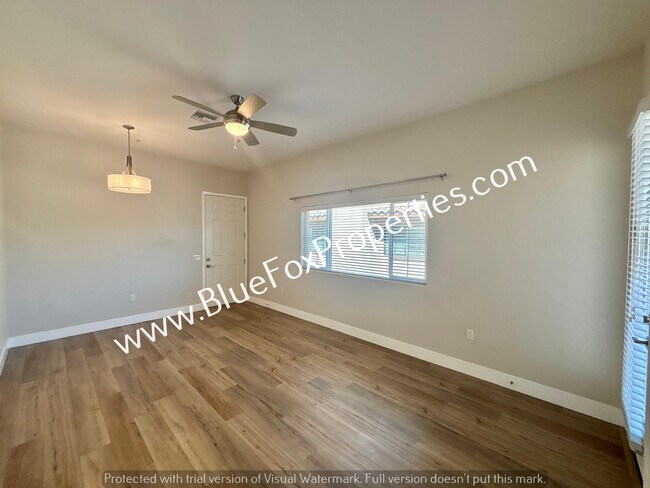 Foto del edificio - 2036 E River Rd
