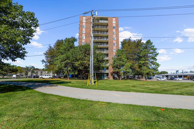 Photo du bâtiment - Chatham Tower Apartments