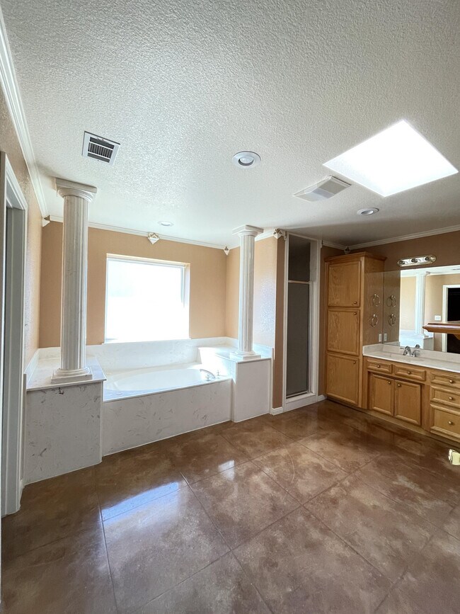 Building Photo - 2208 Excel Dr