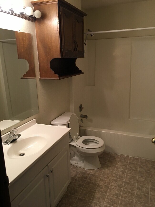 Foto del edificio - 2339 N Rutland Ct