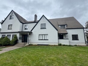 Building Photo - 3007 NW Harrison Blvd