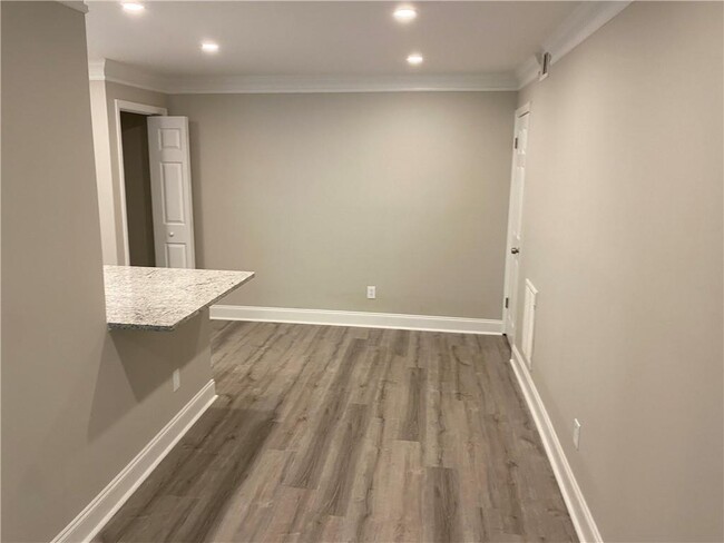 Building Photo - 3085 Colonial Way