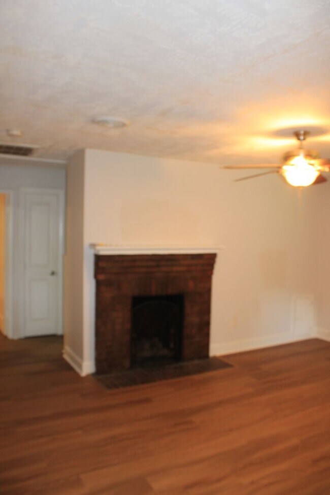 Foto del edificio - Midtown Rental 2 Bed 1 Bath