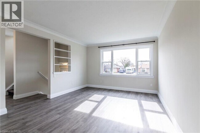 Building Photo - 2337 Barclay Rd