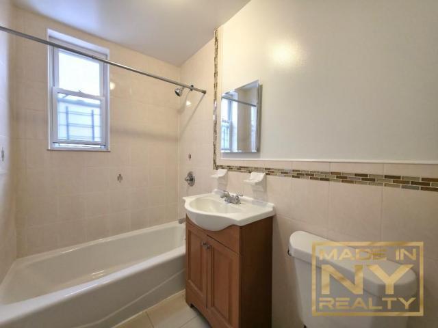 Foto del edificio - 1 bedroom in FLUSHING NY 11354