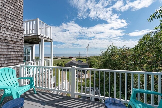 Building Photo - 1497 Ocean, Unit #1 Carriage House