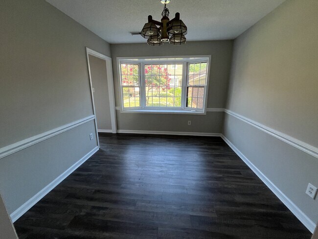 Building Photo - Townhome in Greensboro