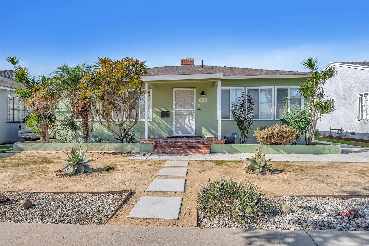 Primary Photo - 10741 Fracar Ave