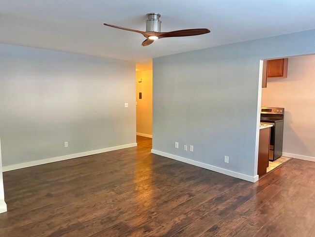 Building Photo - Spacious Queen Anne One Bedroom - Availabl...