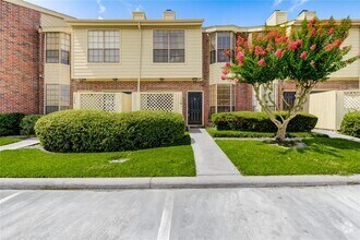 Building Photo - 2121 El Paseo St