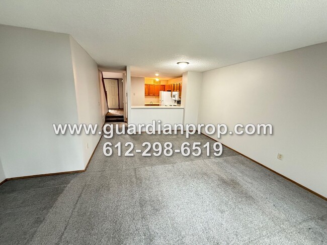 Foto del edificio - Eagan Townhouse Available Now Overlooking ...