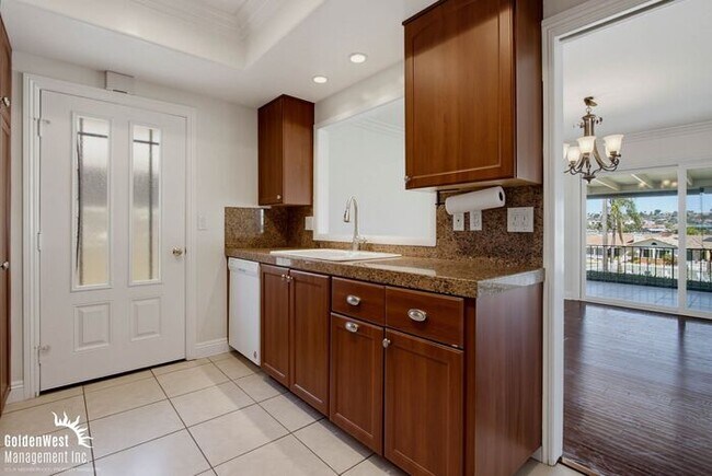 Building Photo - Spacious 3Bdm 2Ba Home Near Lake San Marcos!