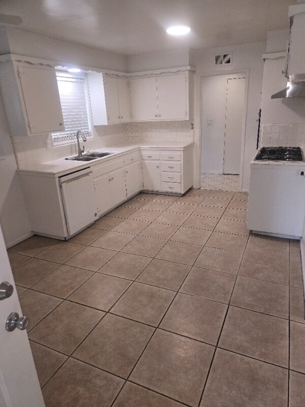 Building Photo - 11194 Magnolia Ave