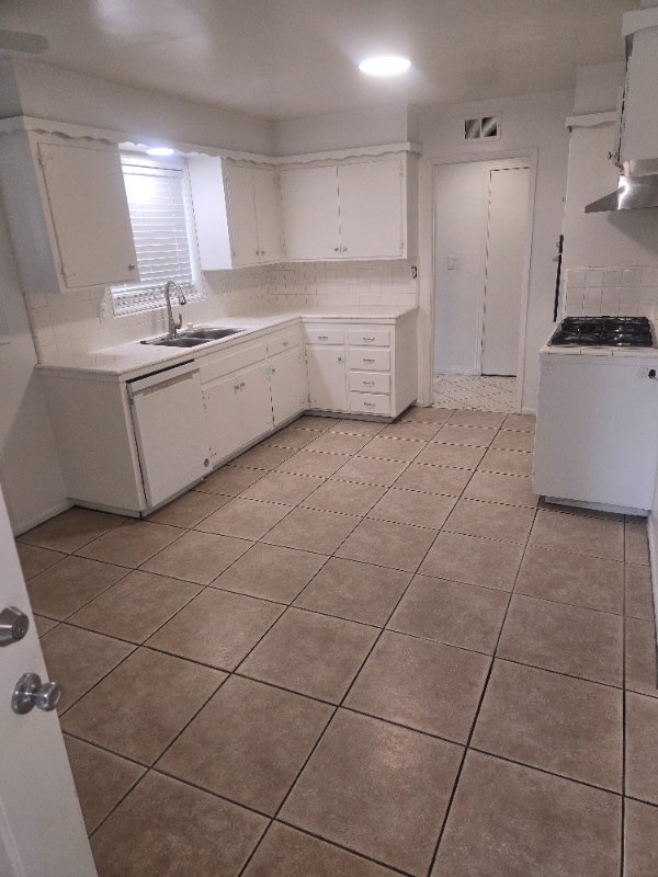 Foto del edificio - 11194 Magnolia Ave